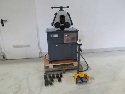 UWM 30 H Profilbiegemaschine
